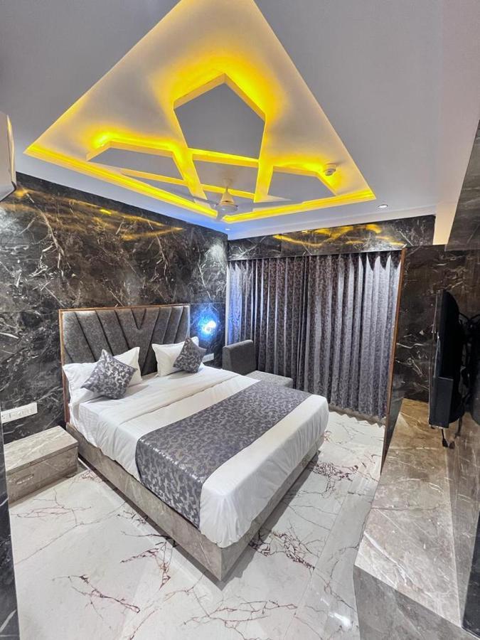 Hotel Palak Villa أحمد أباد المظهر الخارجي الصورة