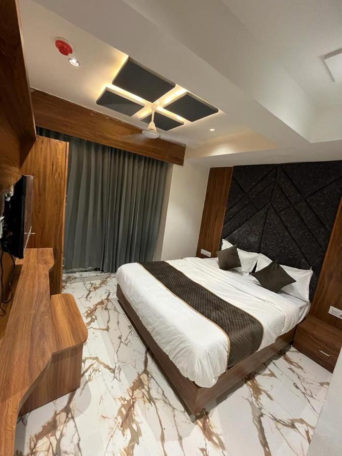 Hotel Palak Villa أحمد أباد المظهر الخارجي الصورة